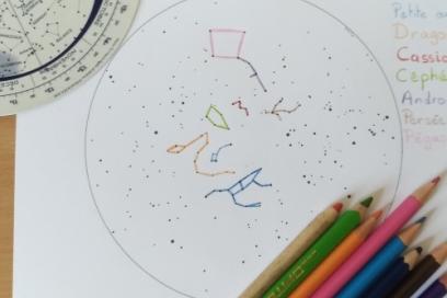 Carte du ciel avec les constellations de l'hémisphère nord - Agrandir l'image, fenêtre modale